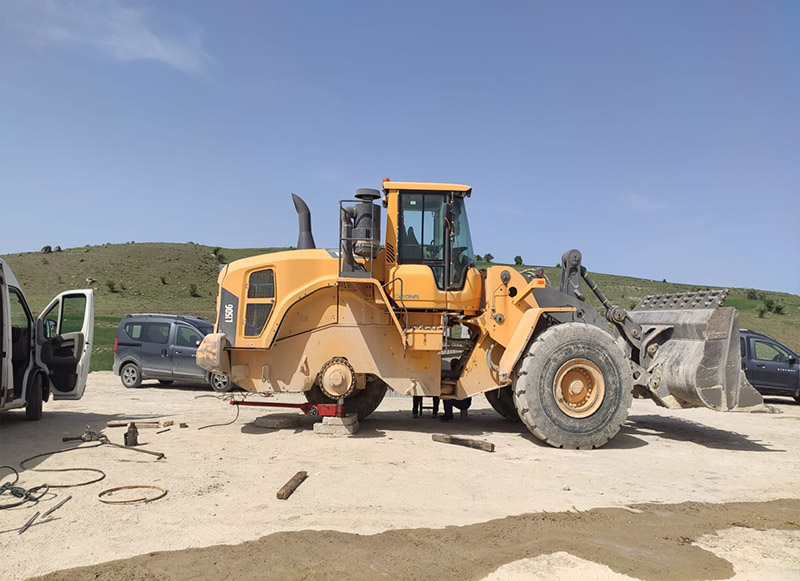 iş makinası lastik mobil servis